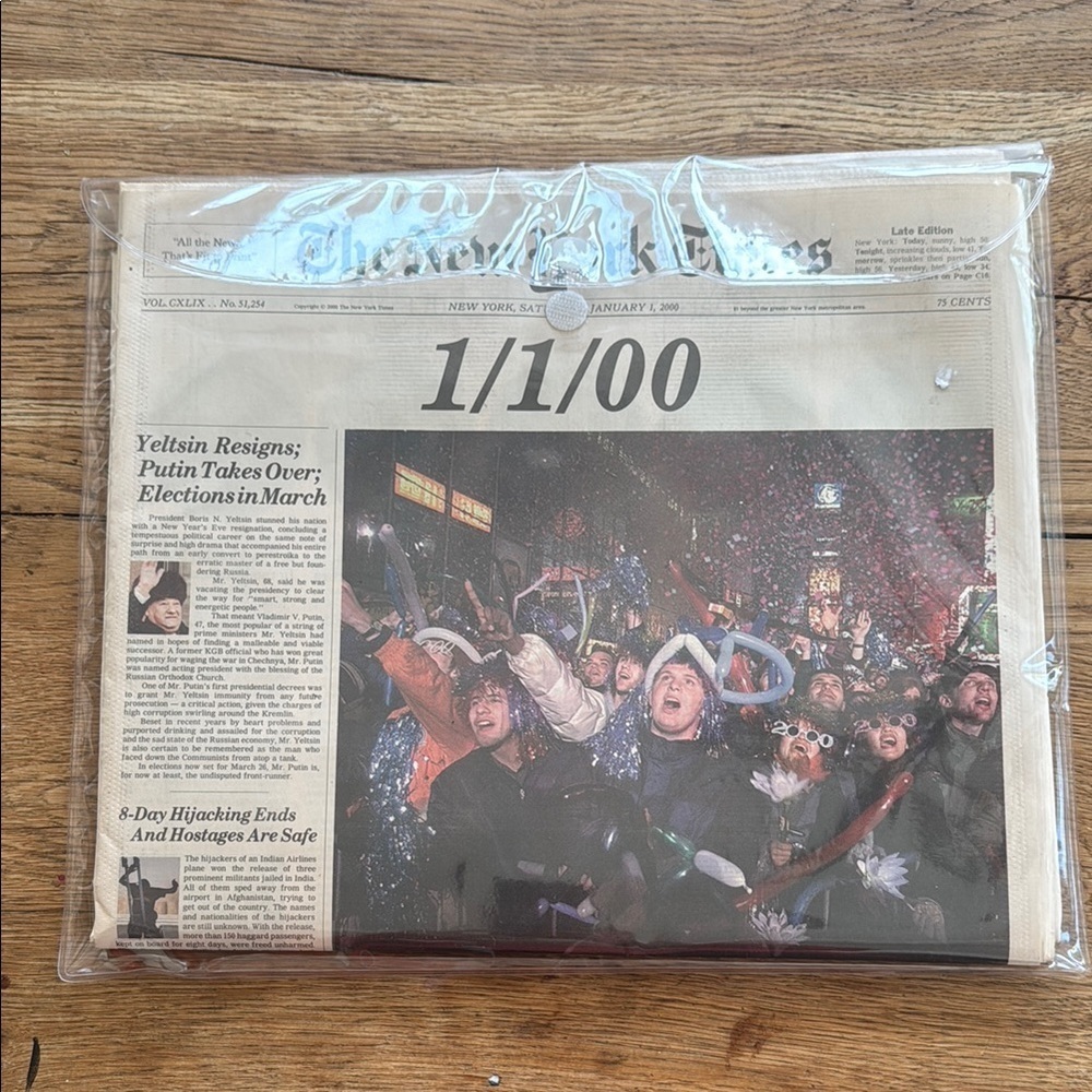 VINTAGE NEW YORK TIMES 1/1/00 NEWSPAPER